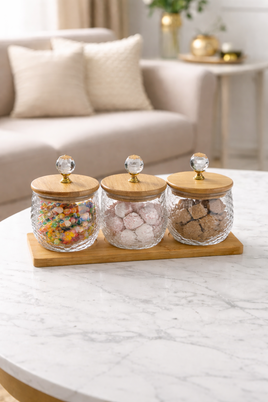 Kristal Kulplu Cam Kavanoz (8x8 cm) Seti 3’lü – Bambu Kapaklı & Ahşap Altlıklı Dekoratif Saklama Kabı