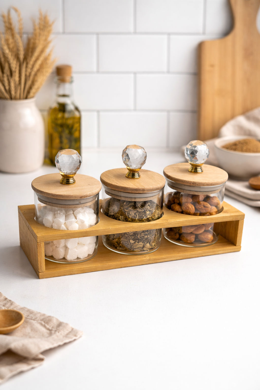 Kristal Kulplu Cam Kavanoz (8x8 cm) Seti 3’lü Ahşap Standlı – Şekerlik, Sunumluk, Baharat Seti