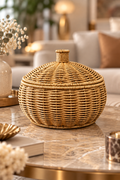 Hasır Rattan Kapaklı Dekoratif Sepet – Düzenleyici ve Sunum Sepeti Küçük Boy 24x17 cm